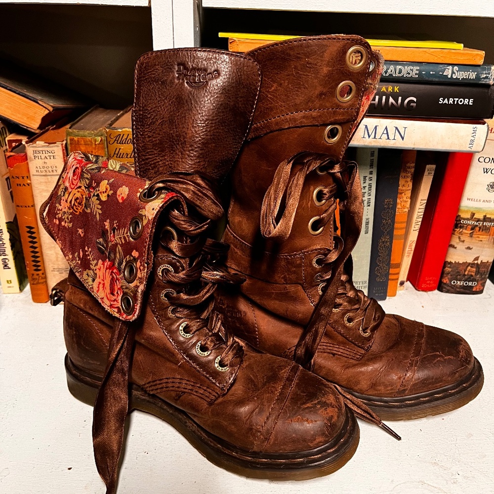 Dr. Marten floral women’s size 8 boots